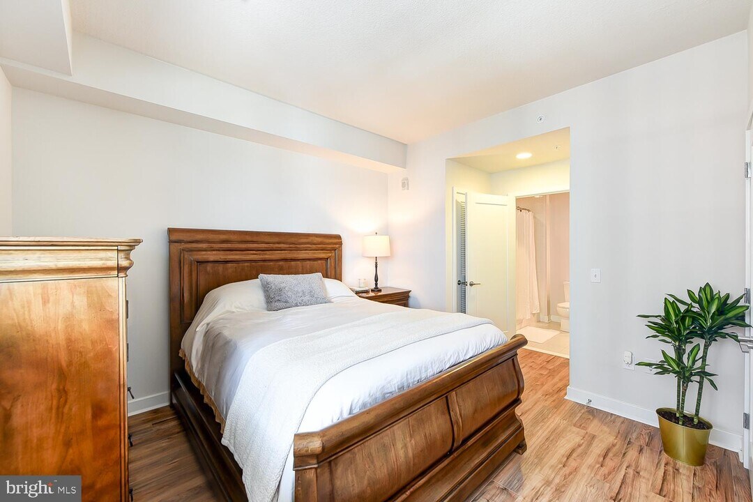 460 New York Ave NW-Unit -401 in Washington, DC - Building Photo