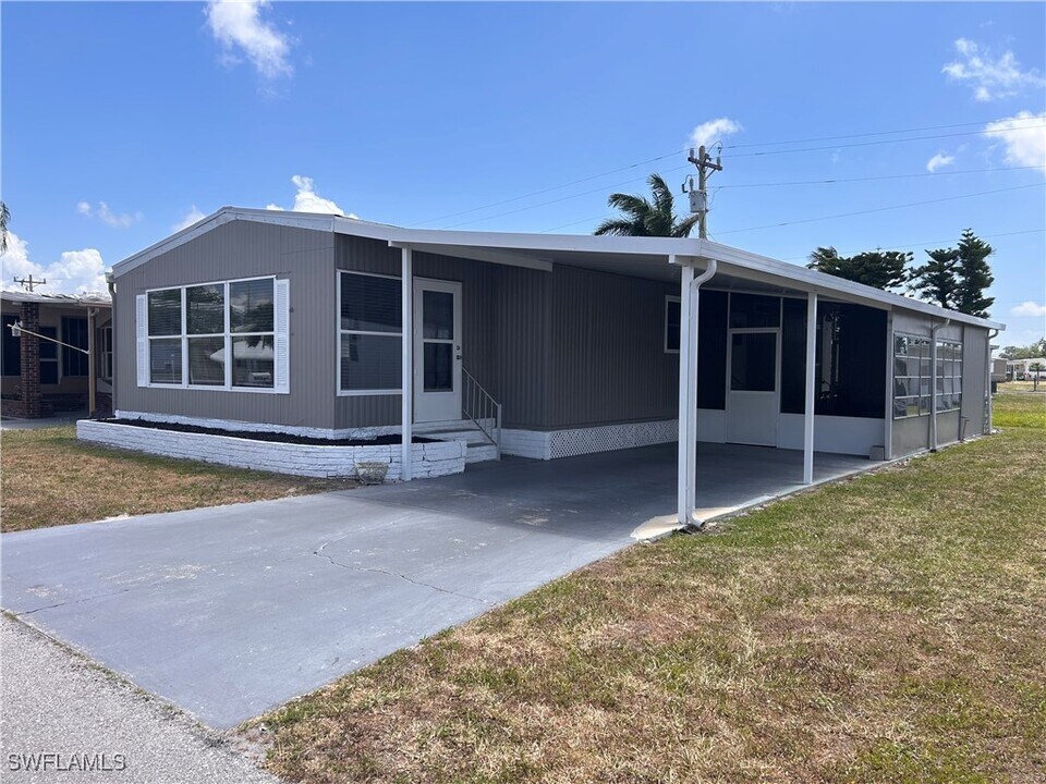 3512 Celestial Way in North Fort Myers, FL - Building Photo
