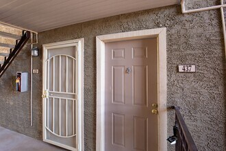 4980 Indian River Dr in Las Vegas, NV - Building Photo - Building Photo