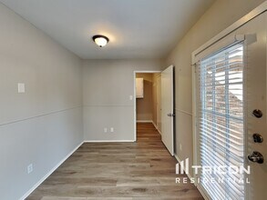 5001 Oregon Ct in Grand Prairie, TX - Building Photo - Building Photo