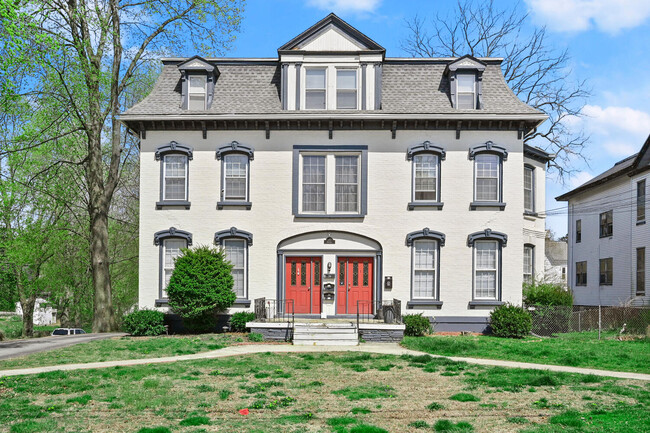 221 Broadway in Norwich, CT - Building Photo - Primary Photo