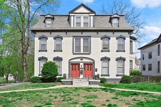 Huntington House Condominium in Norwich, CT - Building Photo - Building Photo