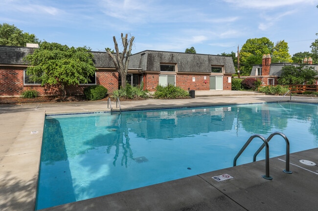 Arbor Pointe in Fairfield, OH - Foto de edificio - Building Photo