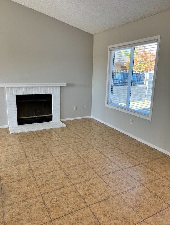 743 Clearwater Dr in Perris, CA - Building Photo
