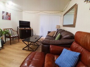 1080 E 450 N in Provo, UT - Foto de edificio - Building Photo