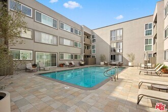 1025 Kings Rd in West Hollywood, CA - Foto de edificio - Building Photo