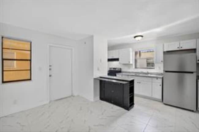 4081 N Dixie Hwy, Unit 22 in Fort Lauderdale, FL - Foto de edificio - Building Photo