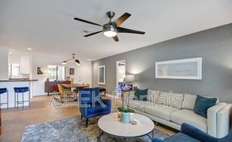 1050 Ramon Rd in Palm Springs, CA - Building Photo