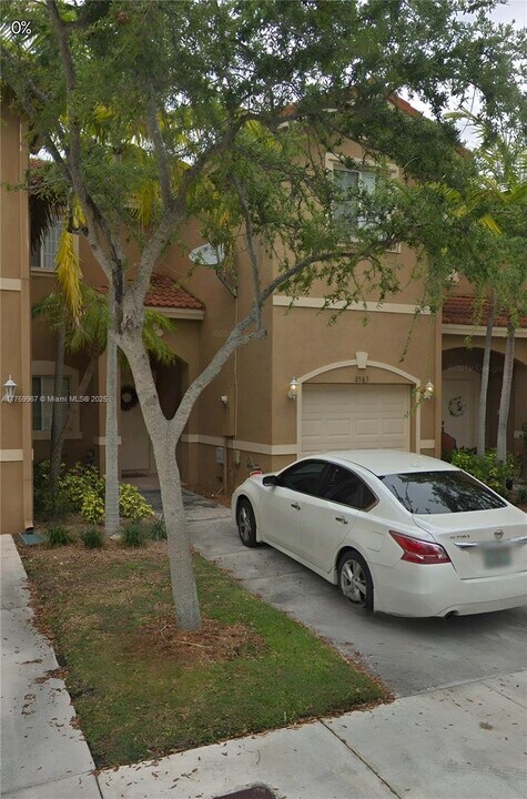 8583 SW 214th Terrace in Cutler Bay, FL - Building Photo