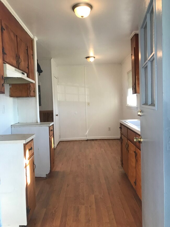 204 N Forbes St in La Grange, NC - Foto de edificio - Building Photo