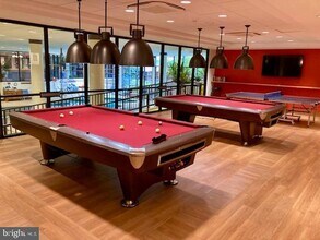 5902 Mt Eagle Dr in Alexandria, VA - Building Photo - Building Photo