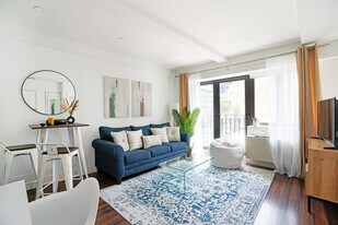 809 9th Ave in New York, NY - Building Photo