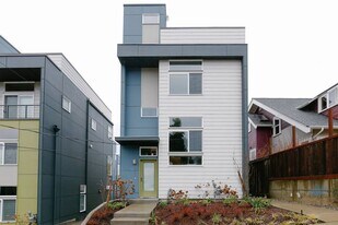 705 18th Ave S in Seattle, WA - Building Photo