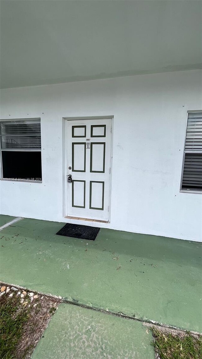 2219 Polk St in Hollywood, FL - Building Photo - Building Photo