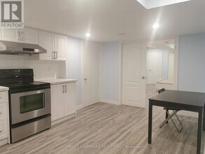 10 Hunters Corners in Markham, ON - Building Photo - Building Photo