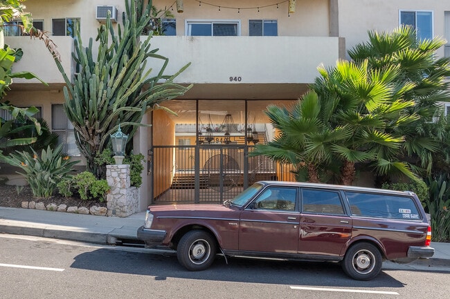 940 Hancock Ave in West Hollywood, CA - Foto de edificio - Building Photo