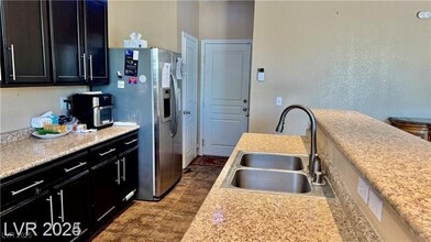 10085 S Natchez Trace St in Las Vegas, NV - Building Photo - Building Photo