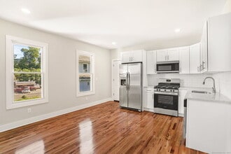 10 Perry Hill Rd-Unit -1 in Shelton, CT - Building Photo - Building Photo