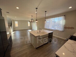 2176 Selway Dr in Sparks, NV - Foto de edificio - Building Photo