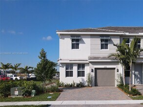 230 SW 170th Ave in Pembroke Pines, FL - Building Photo - Building Photo