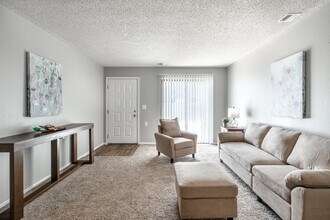 Westlink Village in Wichita, KS - Foto de edificio - Interior Photo