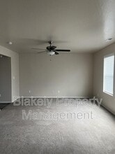 13521 Palm Beach Dr in Caldwell, ID - Building Photo - Building Photo