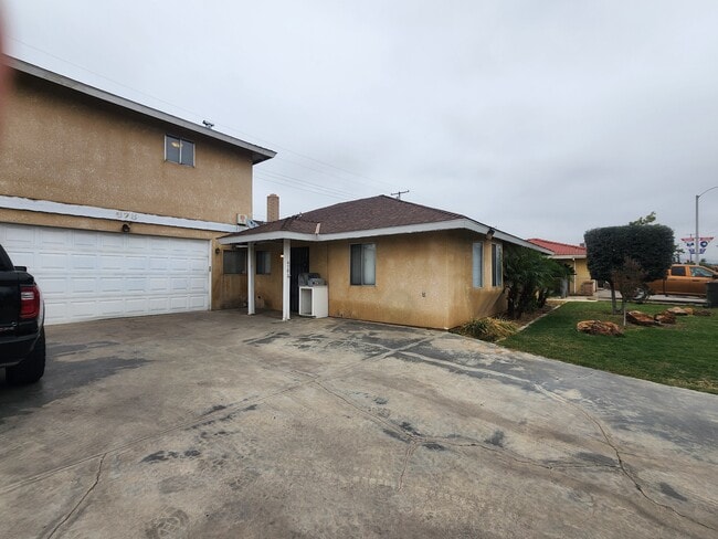 678 W Henderson Ave in Porterville, CA - Building Photo - Building Photo