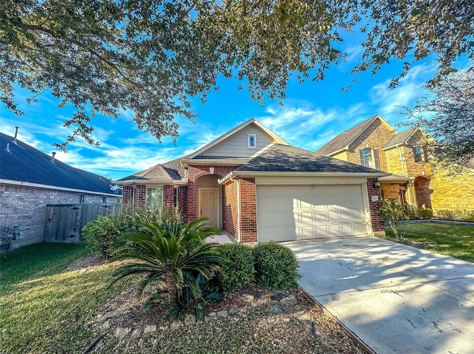 19214 Garrett Knolls Ln in Richmond, TX - Foto de edificio