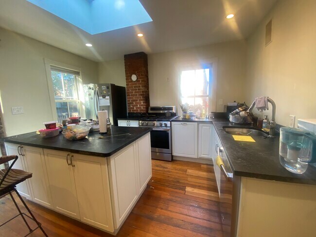 151 Highland St, Unit 151 Highland St. #2 in Boston, MA - Foto de edificio - Building Photo