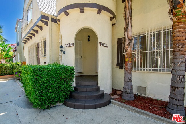 6140 W 6th St in Los Angeles, CA - Building Photo - Building Photo