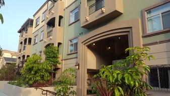 10950 Bloomfield St Apartamentos