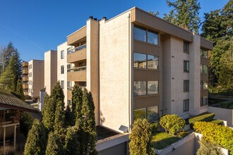 meydenbauer house in Bellevue, WA - Building Photo - Primary Photo