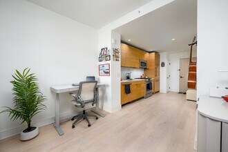 10 PROVOST St, Unit 212 in Jersey City, NJ - Building Photo - Building Photo