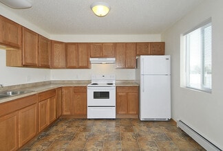 2310 Park Ave NW in Faribault, MN - Building Photo - Building Photo