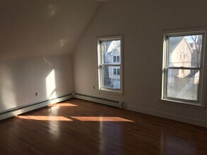 23 4th St, Unit 2 in Medford, MA - Building Photo - Building Photo