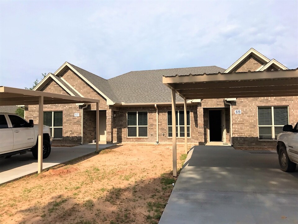617 Pecan Ct in Paris, TX - Foto de edificio