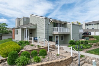 Winding Hills Apartments in Davenport, IA - Building Photo - Building Photo