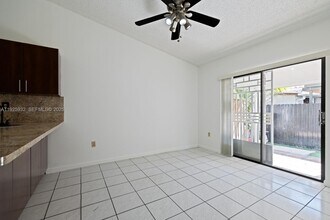 9098 NW 114th St in Hialeah Gardens, FL - Building Photo - Building Photo