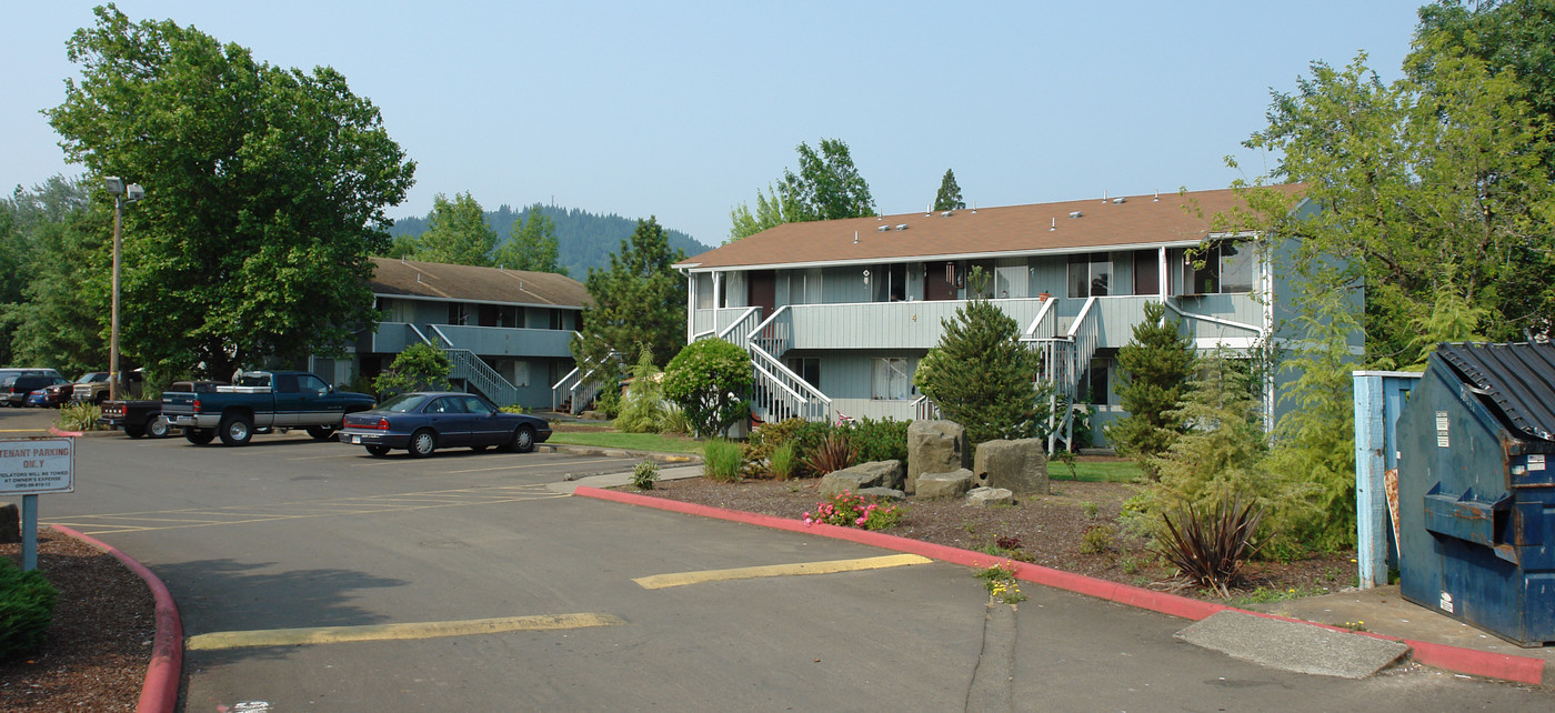 Cambridge Apartments in Philomath, OR - Foto de edificio