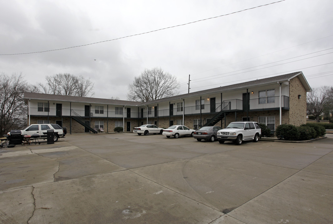 Hickory Place Apartments in Madison, TN - Building Photo