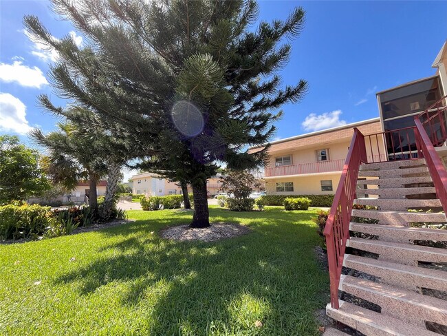 212 Oxford 400 in West Palm Beach, FL - Building Photo - Building Photo