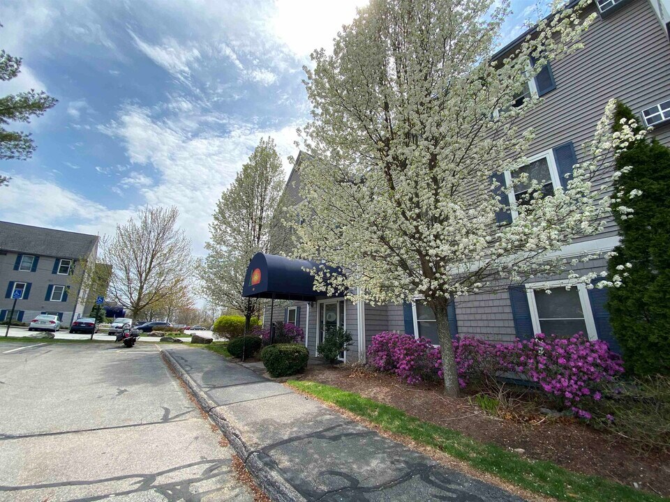 101 Eastern Ave in Manchester, NH - Building Photo