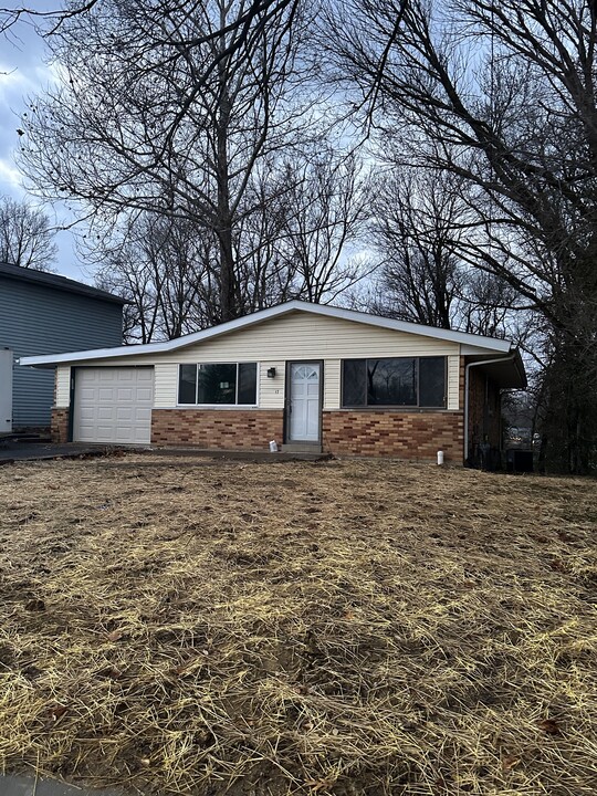 17 Wilshire Dr in Fairview Heights, IL - Building Photo