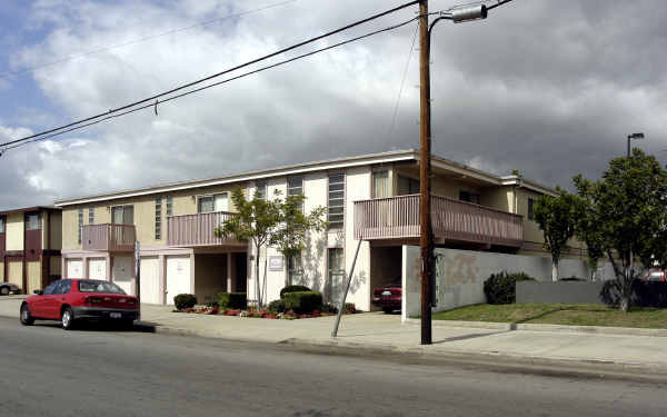 235 E Burnett St in Long Beach, CA - Building Photo - Building Photo