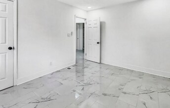 136 Victor Cir NW in Atlanta, GA - Building Photo - Building Photo
