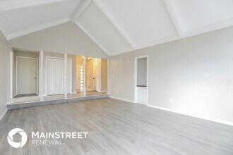 3915 SW Regatta Dr in Lee's Summit, MO - Building Photo - Building Photo