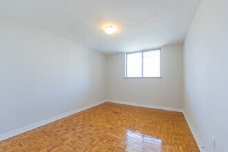 260 Wellesley St E in Toronto, ON - Building Photo - Interior Photo