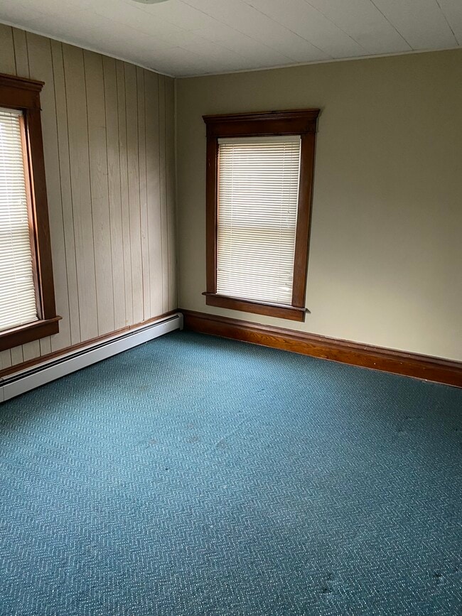 241 W Pine St, Unit Second Floor of home in Grove City, PA - Building Photo - Building Photo