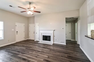 8389 Palm Springs Dr in Memphis, TN - Building Photo - Building Photo