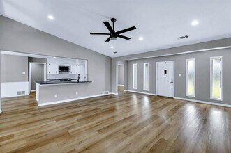 2809 Wood Wind Dr in Pantego, TX - Foto de edificio - Building Photo